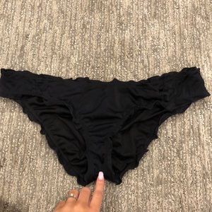 Black cheeky ruffled swim bottoms